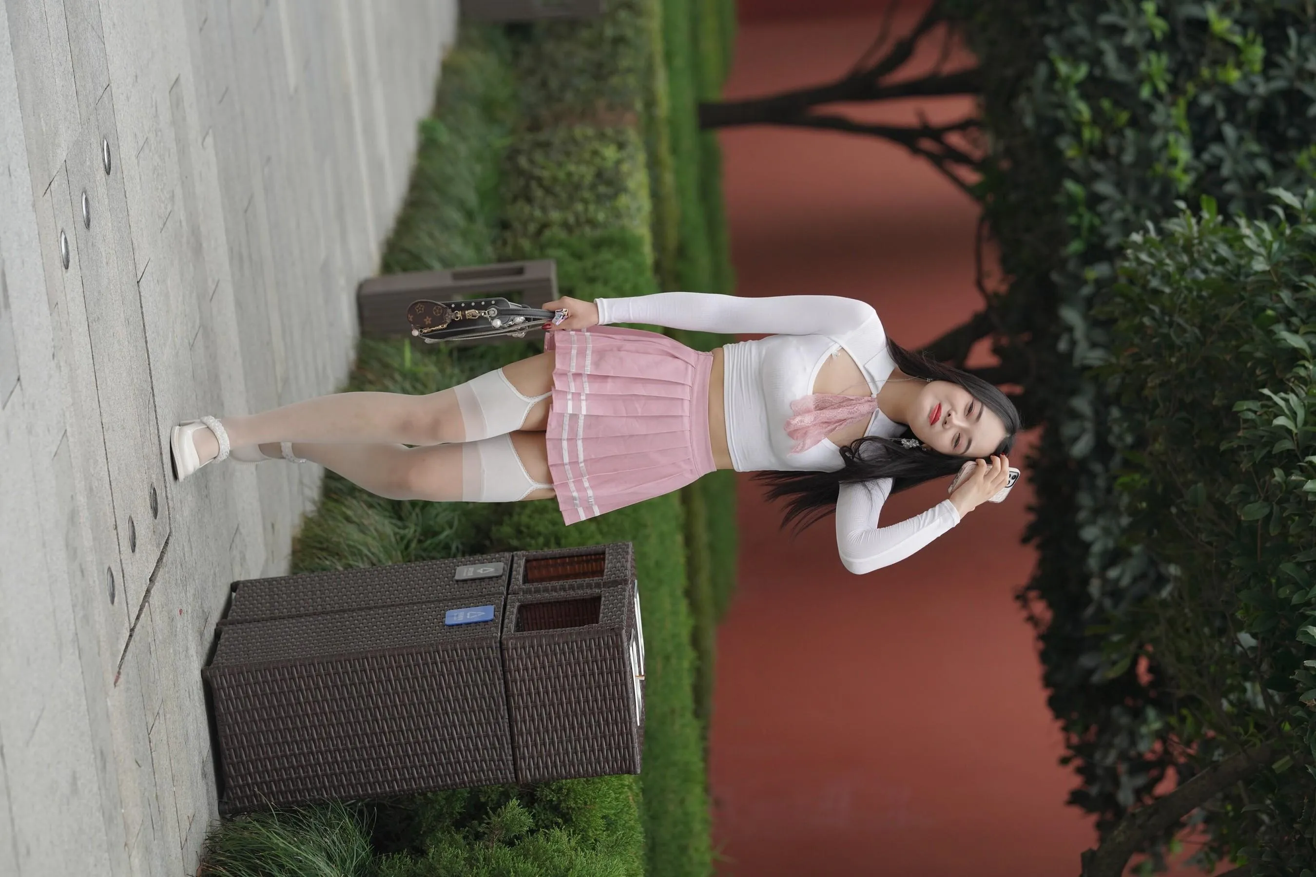 魔镜街拍 NO.161 街拍白丝吊带袜美女 [109P]插图8